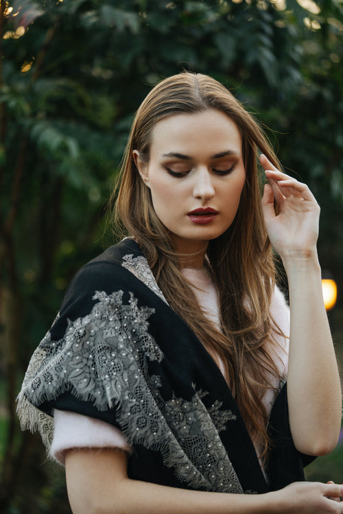 Lace and Tie-Dye Scarf in Black-White